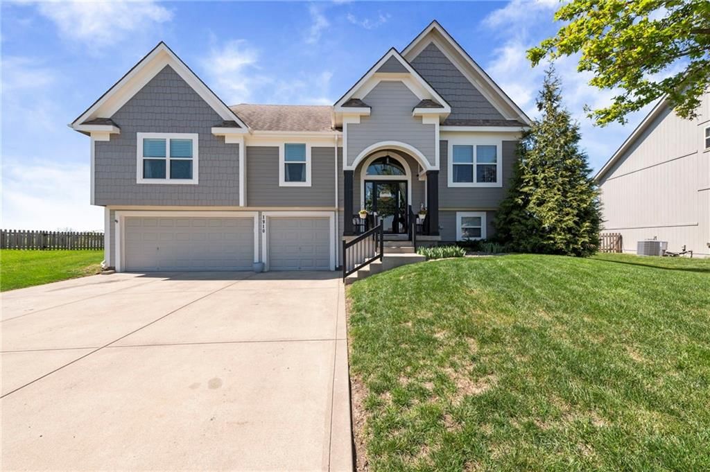 1910 Prairie Clover Road, Greenwood, MO