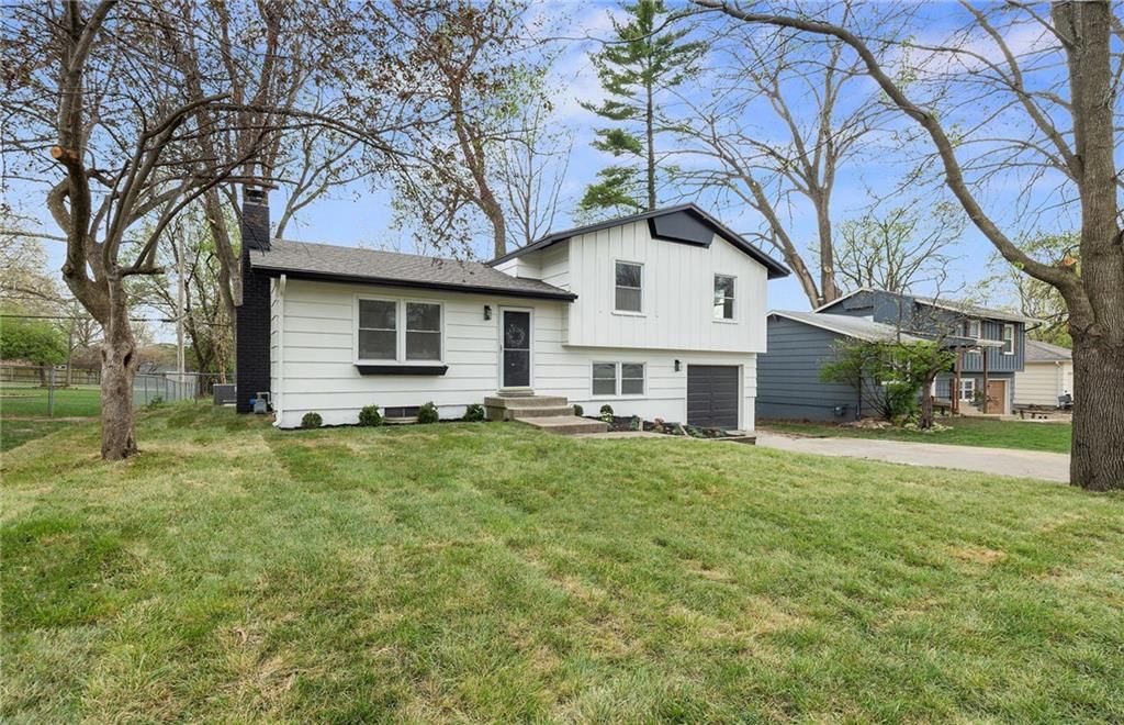 8813 W 90th Terrace — photo 3