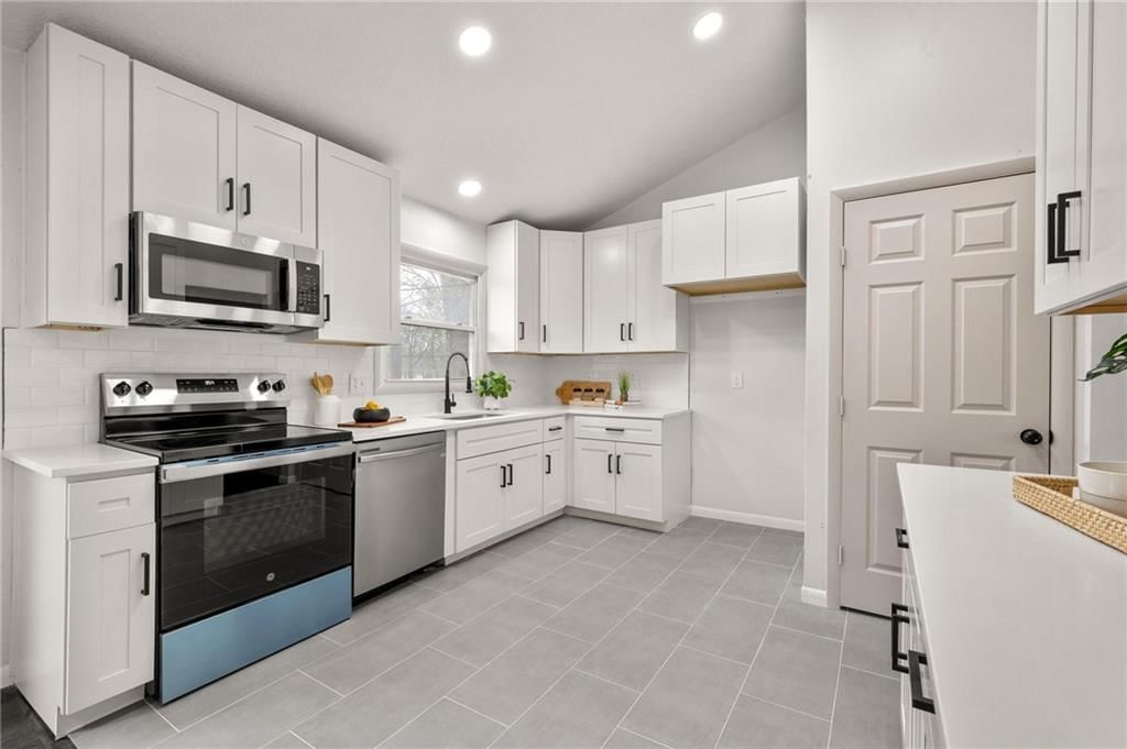 8813 W 90th Terrace — photo 11