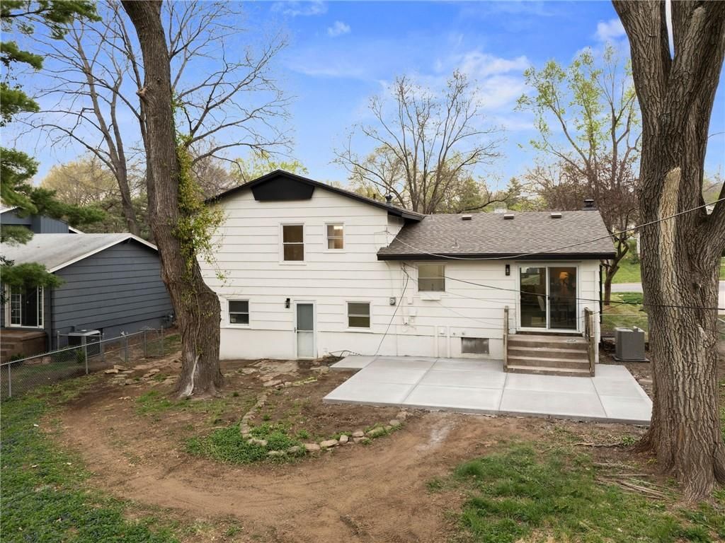 8813 W 90th Terrace — photo 38