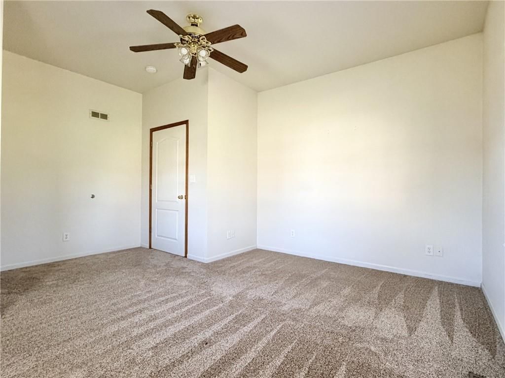1404 E 13th Street — photo 13
