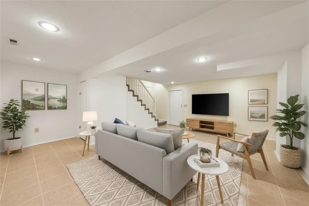 8045 Monrovia Street — photo 22