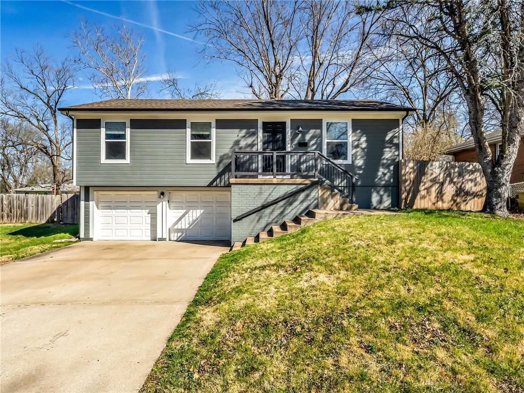 126 NW 4th Street, Blue Springs, MO