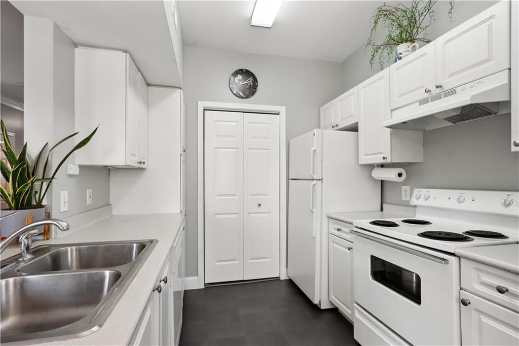 11629 Tomahawk Creek Parkway — photo 12