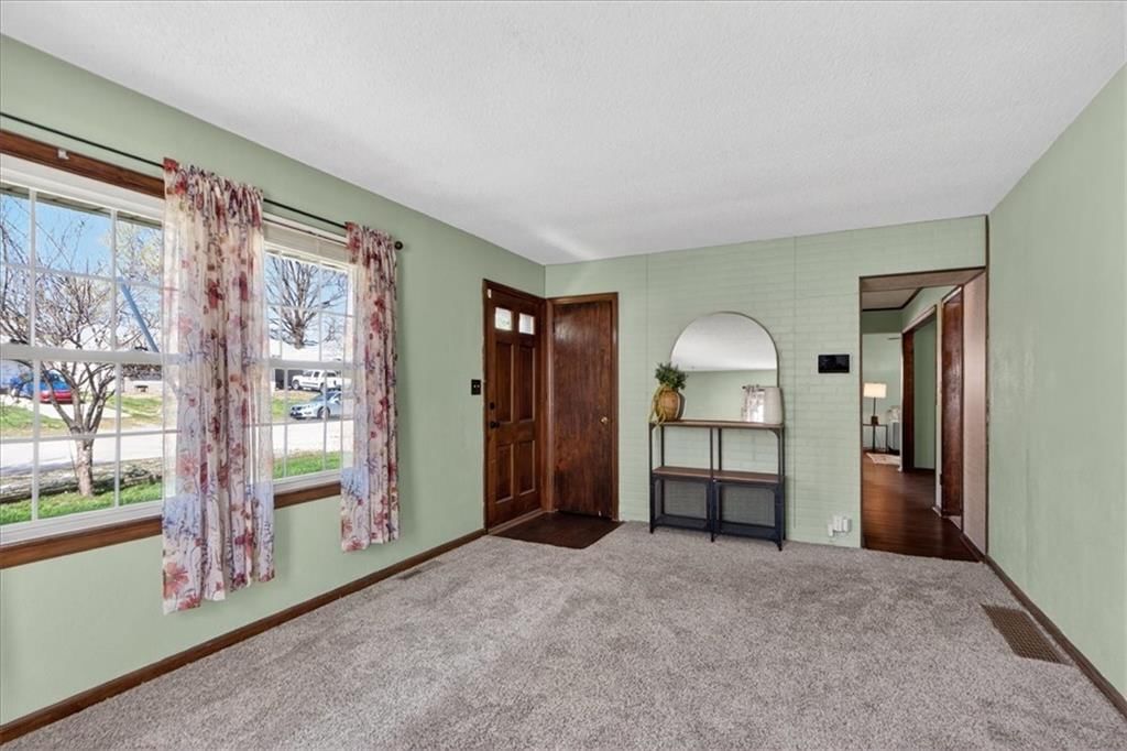 1715 N Dodgion Avenue — photo 2