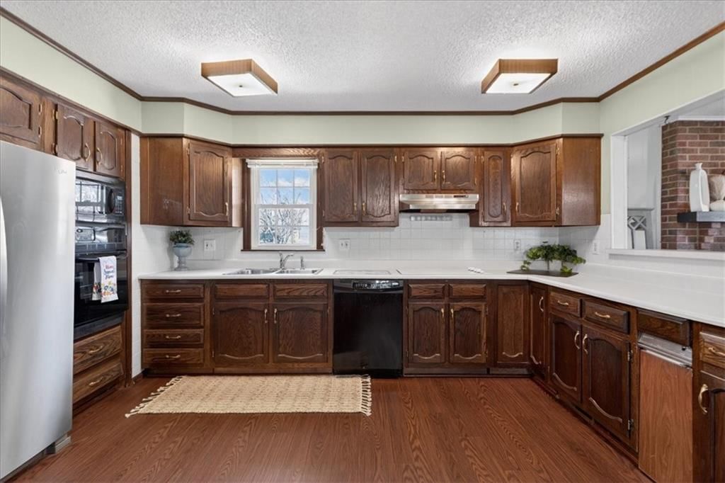 1715 N Dodgion Avenue — photo 4
