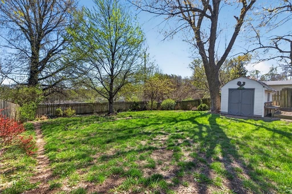1715 N Dodgion Avenue — photo 30