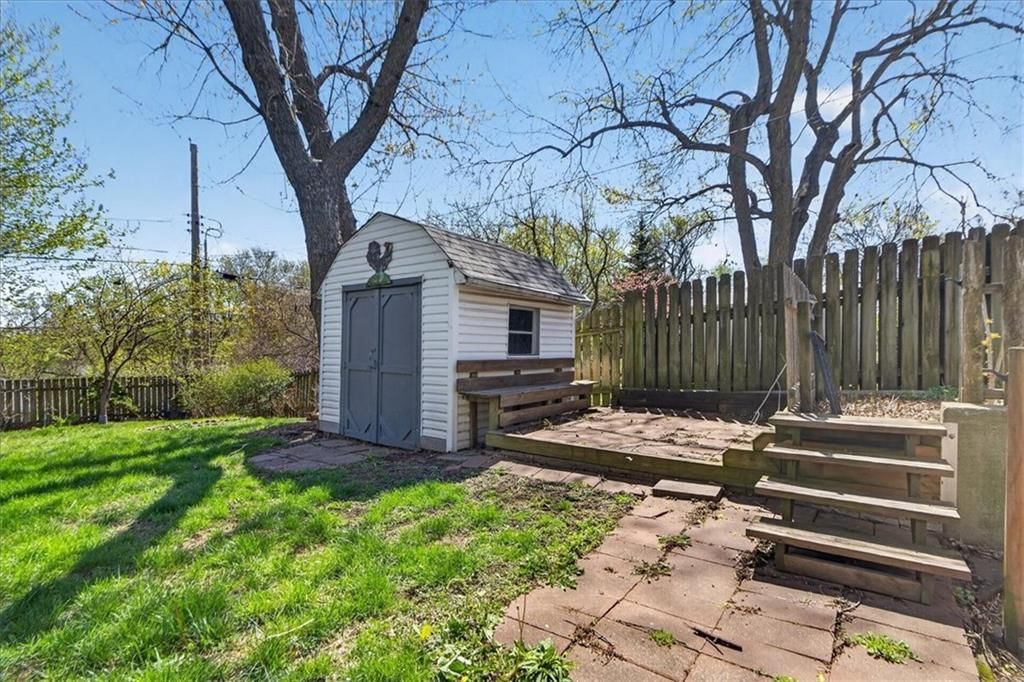 1715 N Dodgion Avenue — photo 32