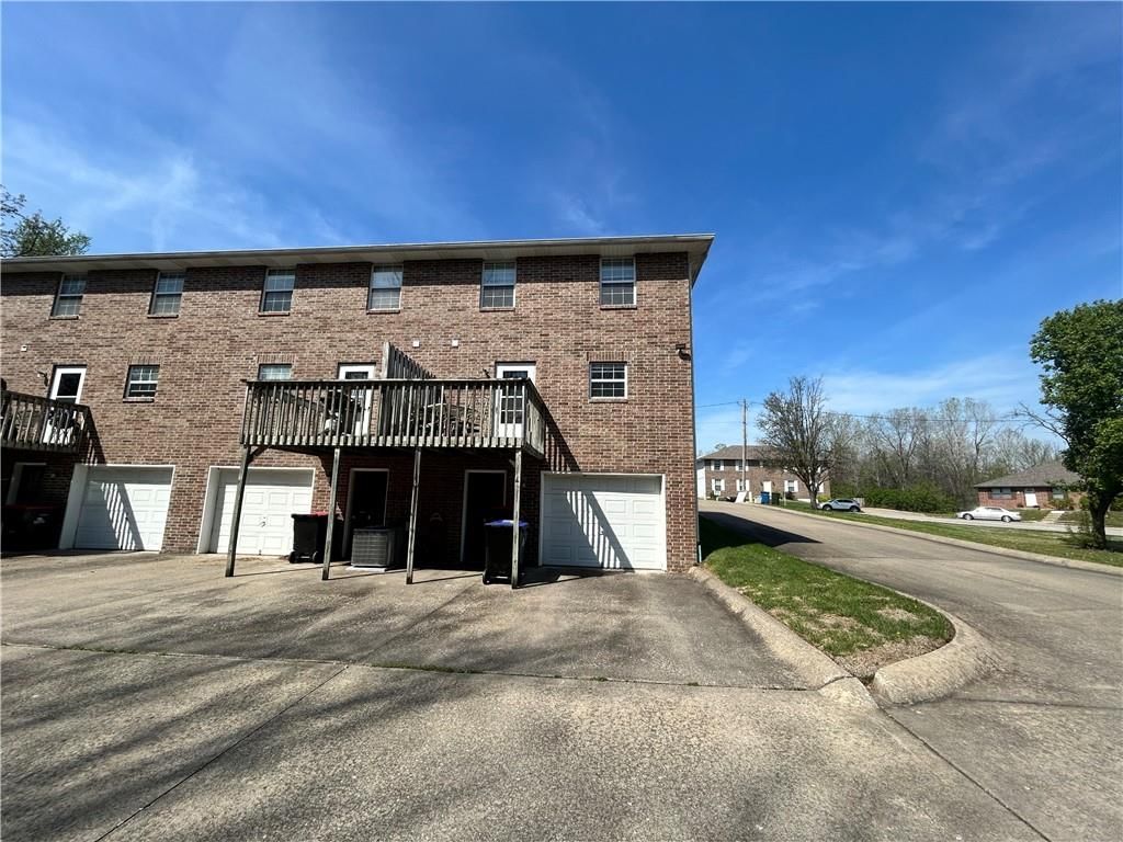 703 Wilkes Drive — photo 2