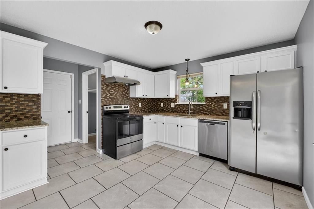 2800 S Fuller Avenue — photo 5