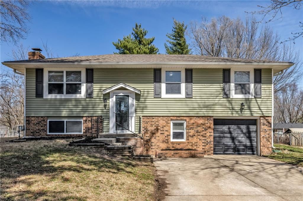 313 SW Blarney Court, Blue Springs, MO