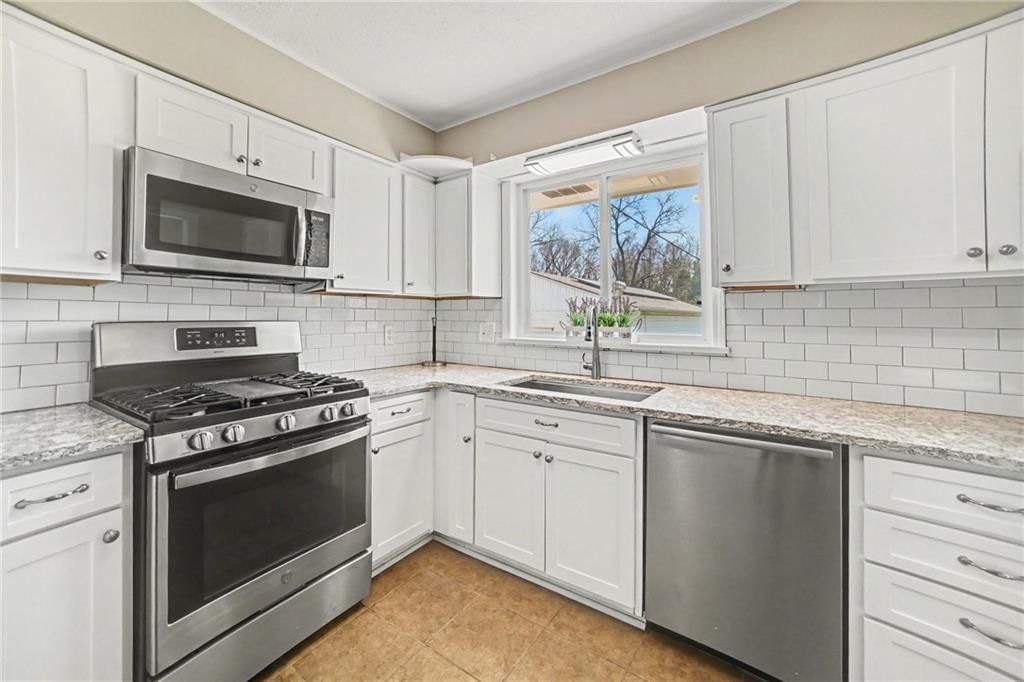 6403 E 120th Terrace — photo 32