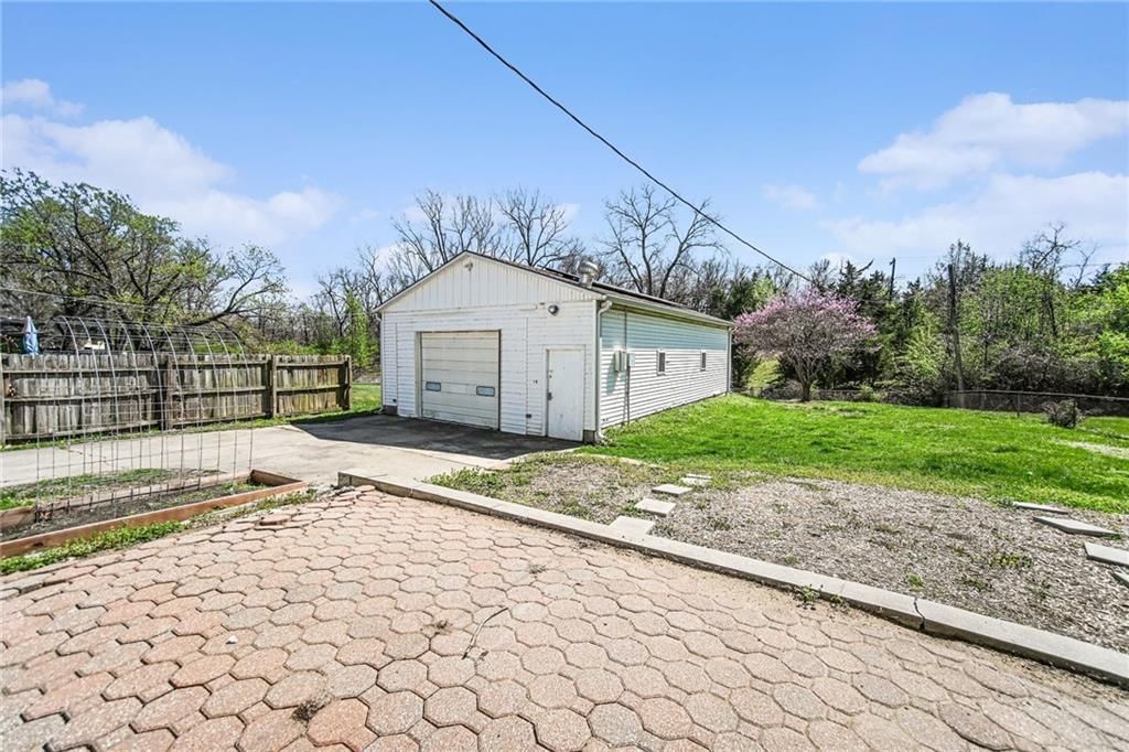 6403 E 120th Terrace — photo 46