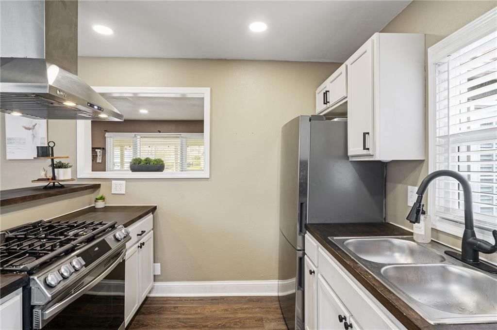 3018 Douglas Street — photo 8