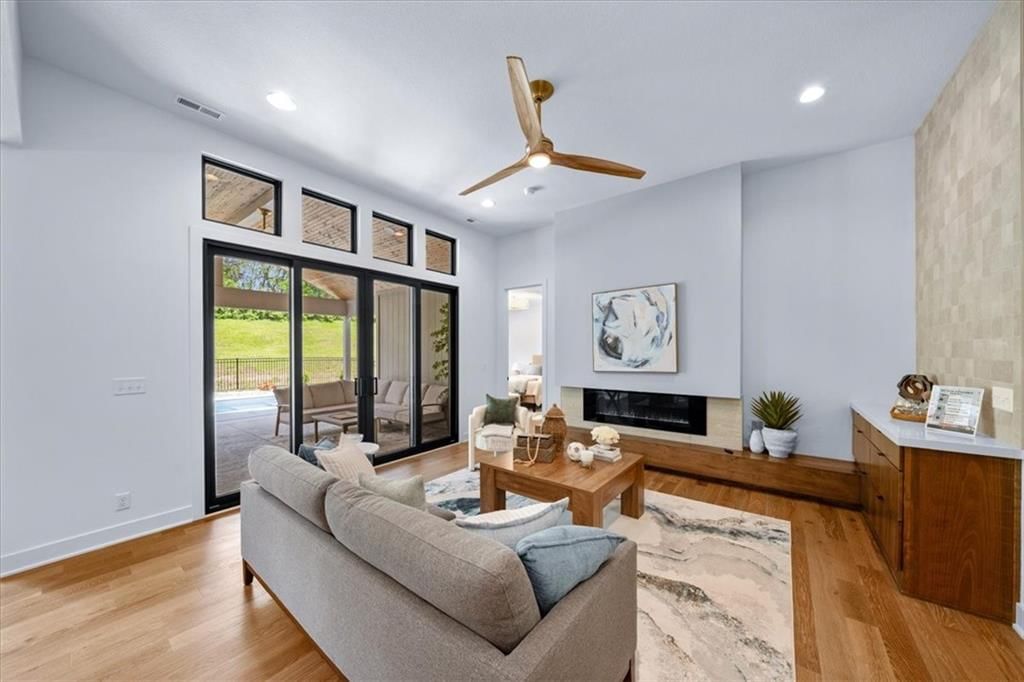 2124 SW Wheatfield Drive — photo 3