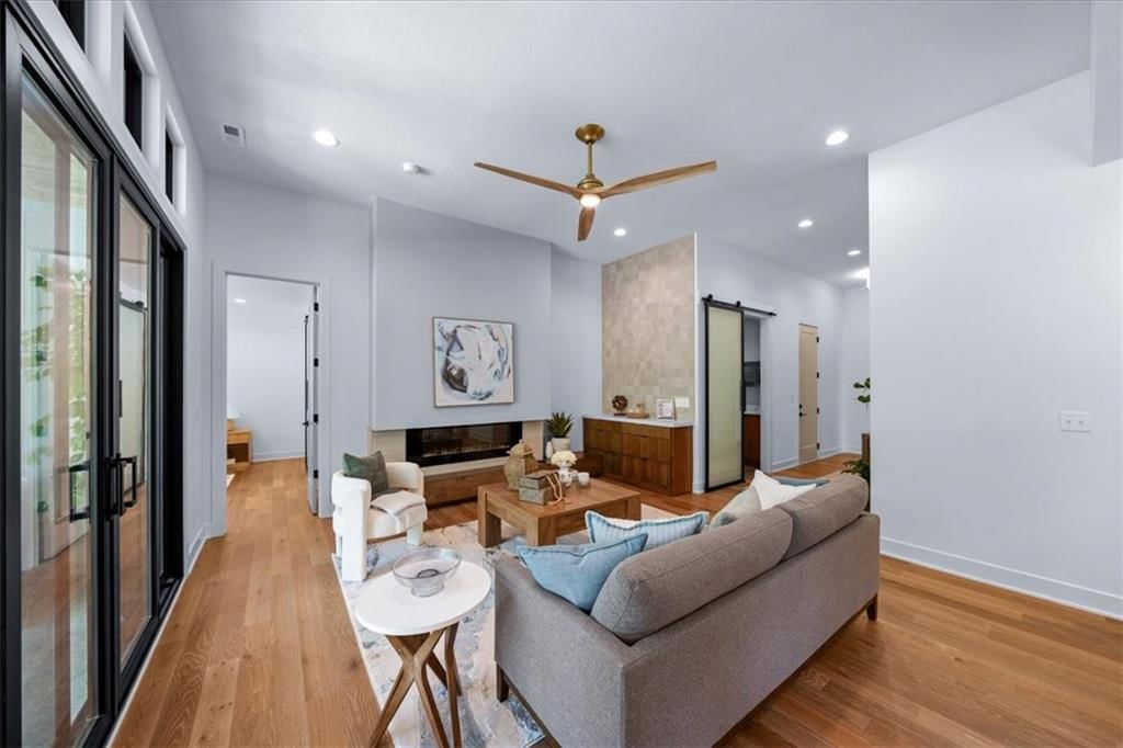 2124 SW Wheatfield Drive — photo 4