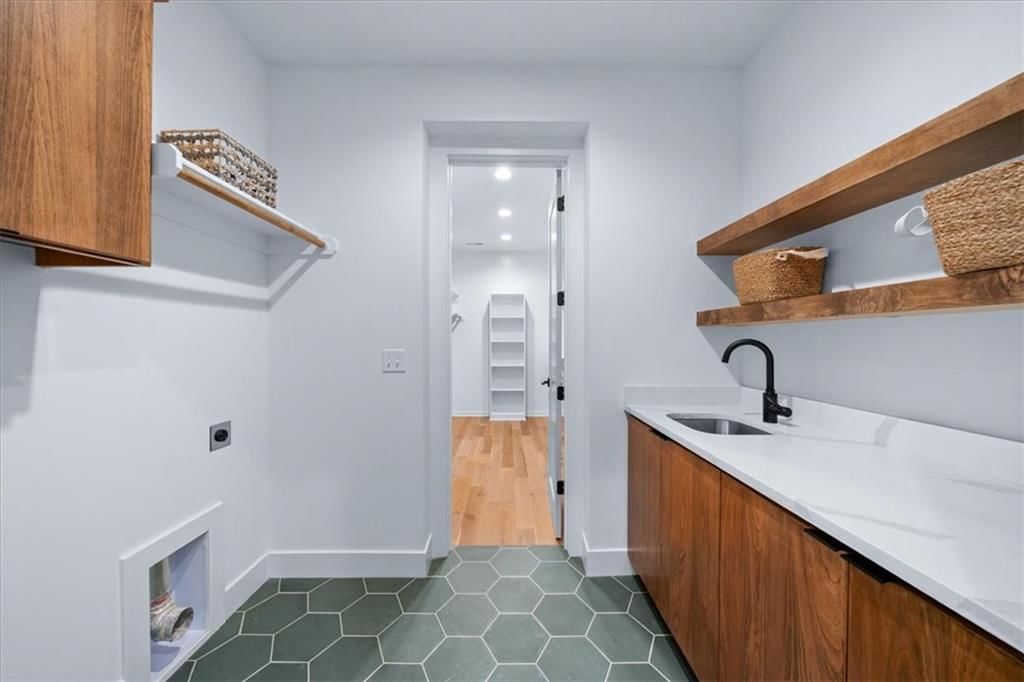 2124 SW Wheatfield Drive — photo 19