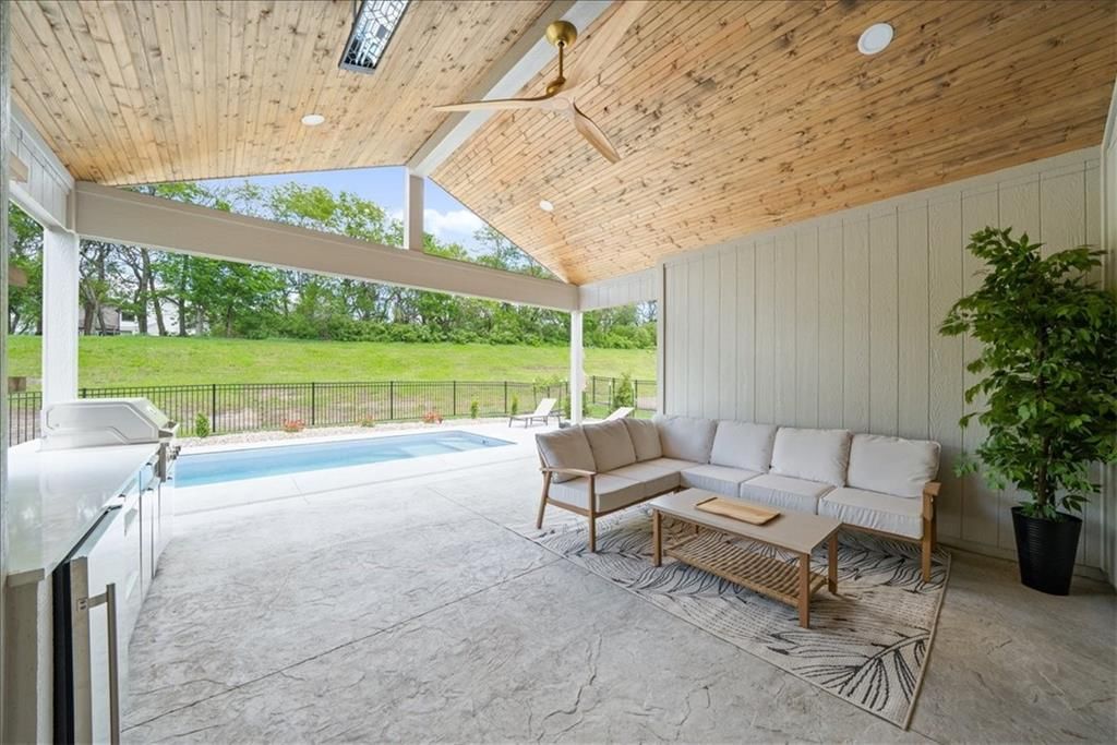 2124 SW Wheatfield Drive — photo 24