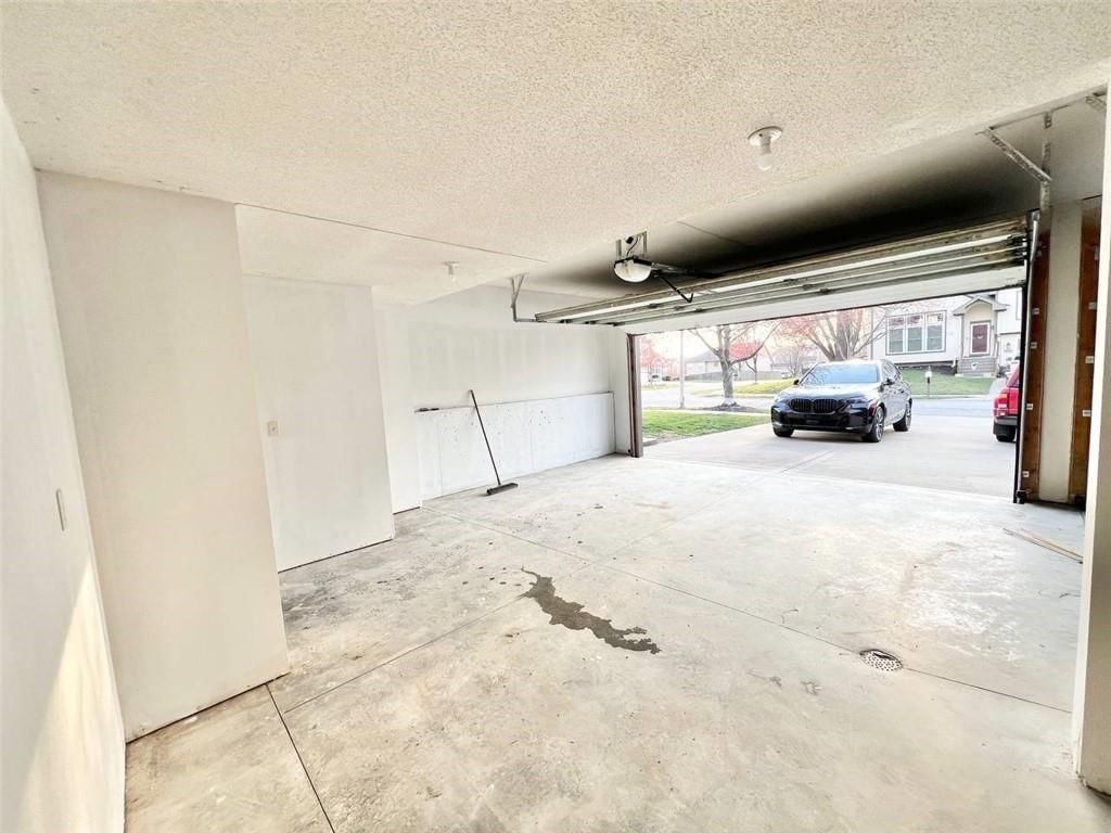 8801 N Kirkwood Avenue — photo 35