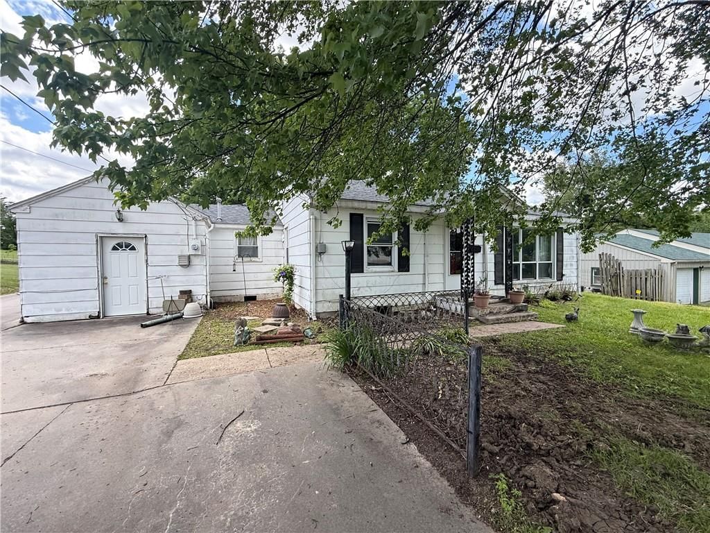 115 E South Street — photo 4