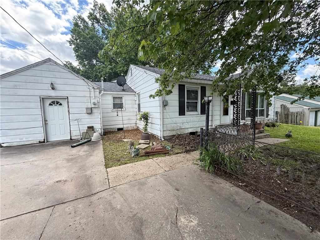 115 E South Street — photo 5