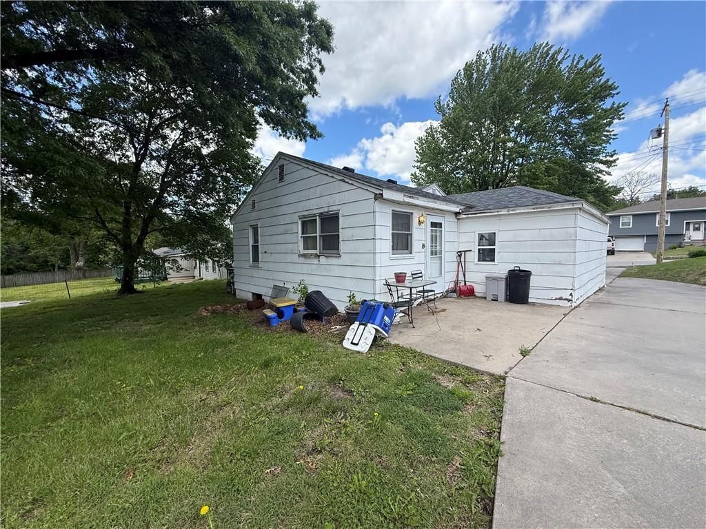 115 E South Street — photo 8