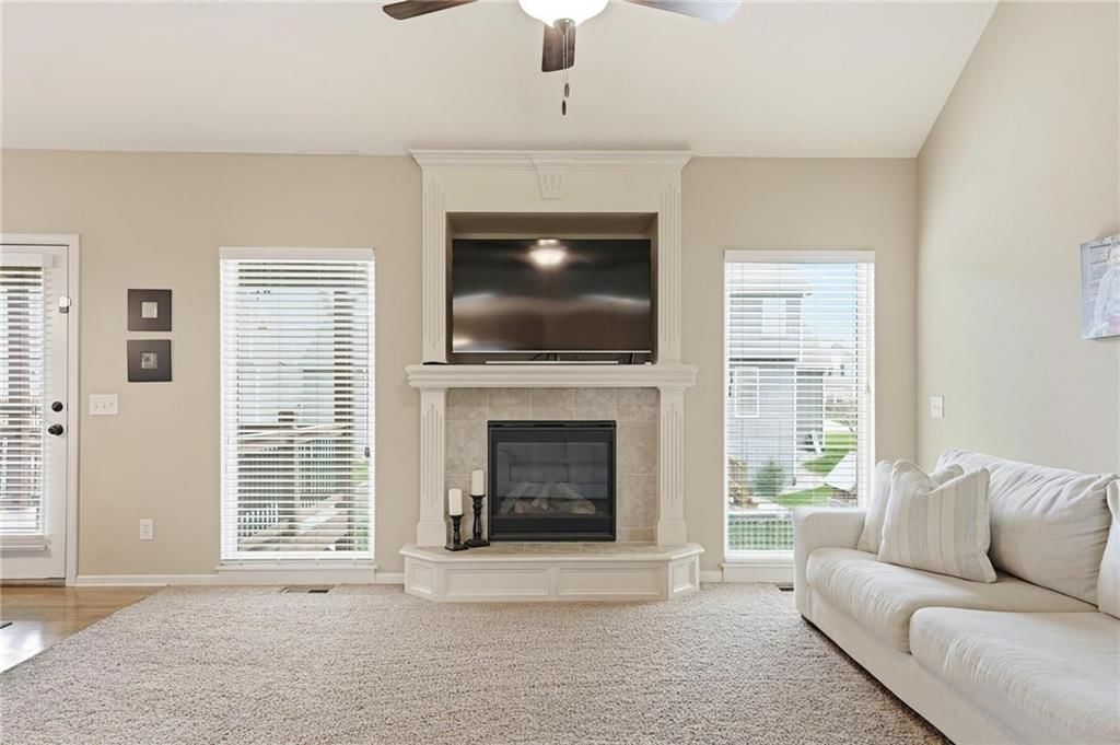 10818 N Oakland Avenue — photo 4