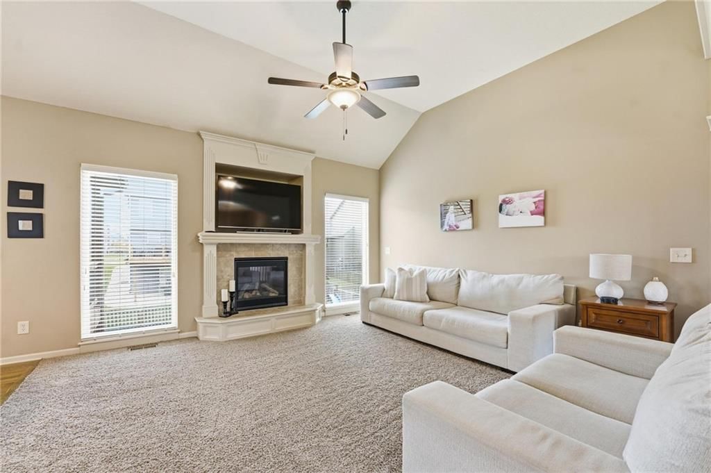 10818 N Oakland Avenue — photo 5