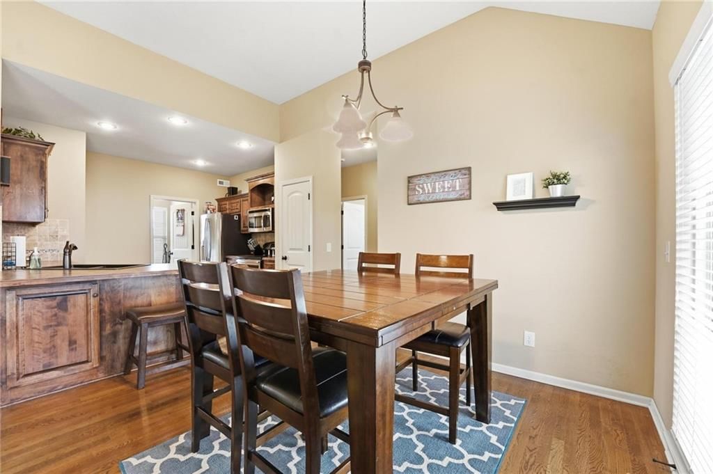 10818 N Oakland Avenue — photo 8