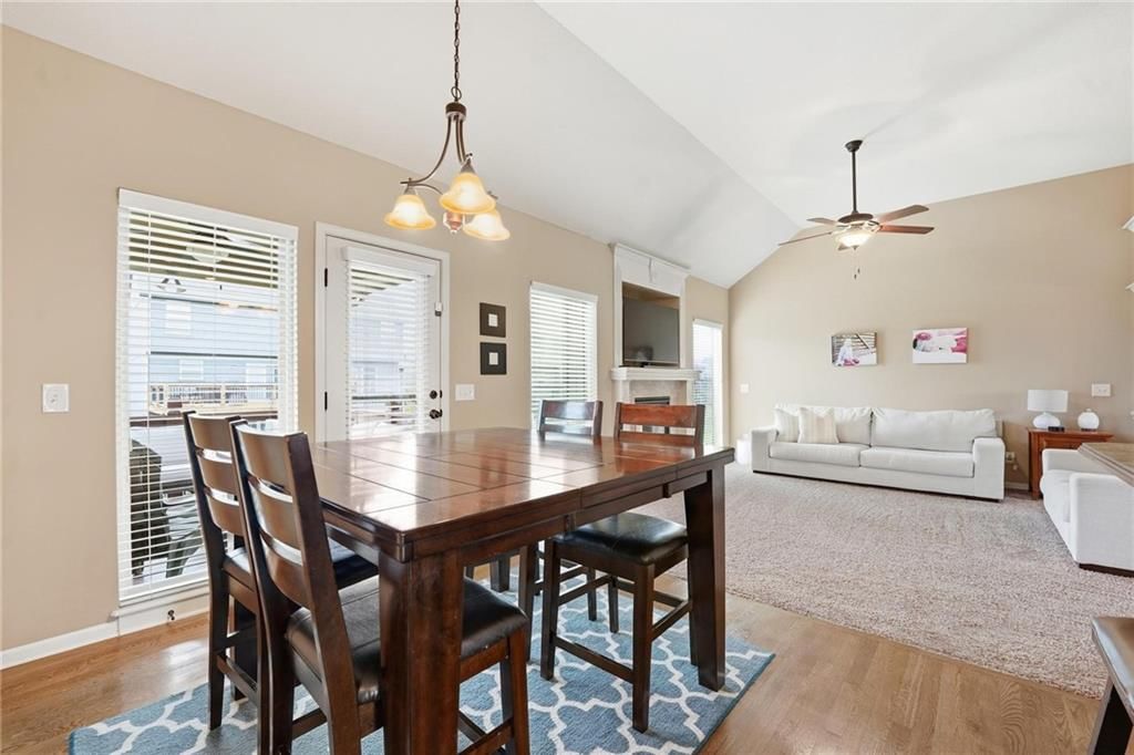 10818 N Oakland Avenue — photo 9