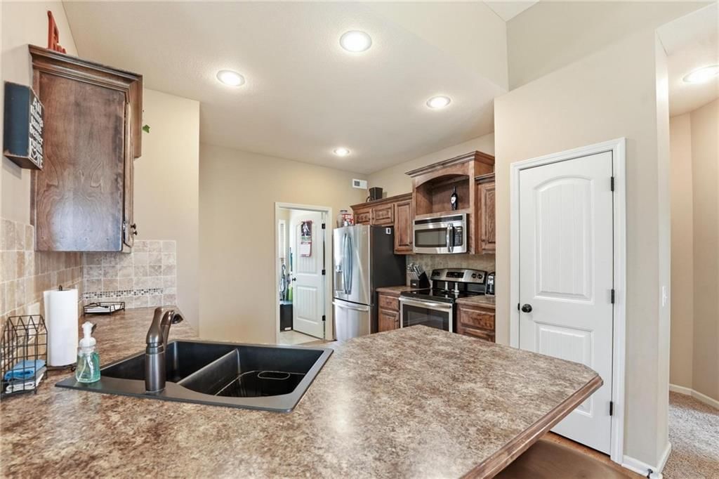 10818 N Oakland Avenue — photo 10