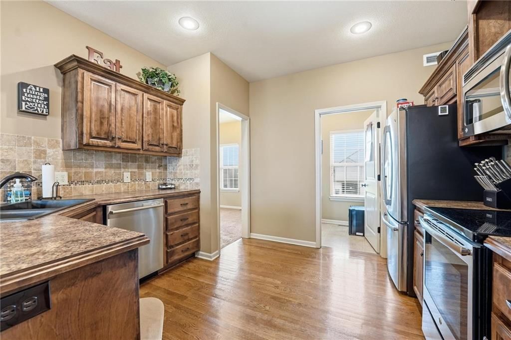 10818 N Oakland Avenue — photo 11
