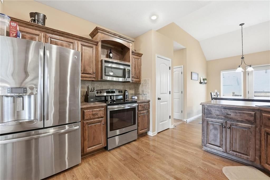 10818 N Oakland Avenue — photo 13