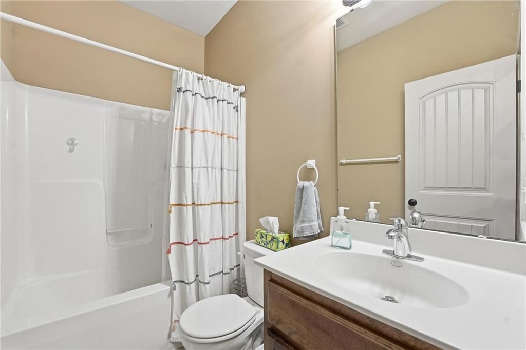 10818 N Oakland Avenue — photo 22