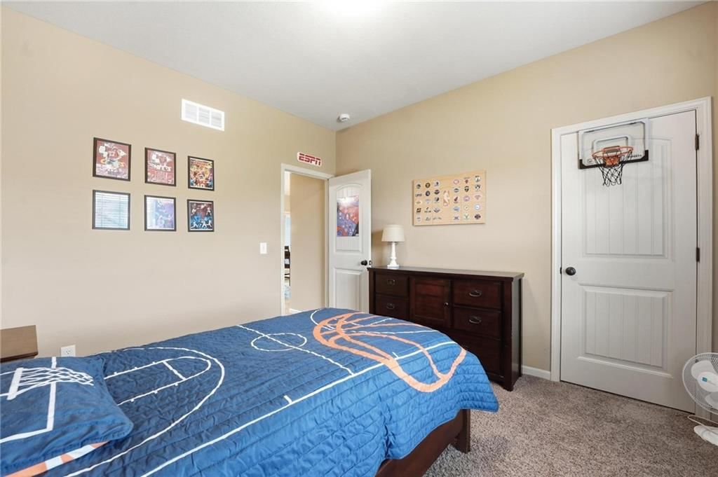 10818 N Oakland Avenue — photo 24