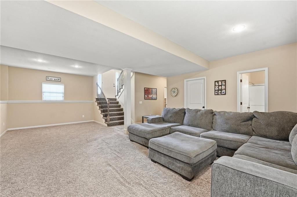 10818 N Oakland Avenue — photo 31