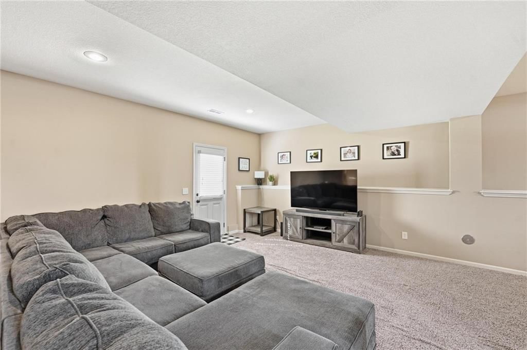 10818 N Oakland Avenue — photo 32