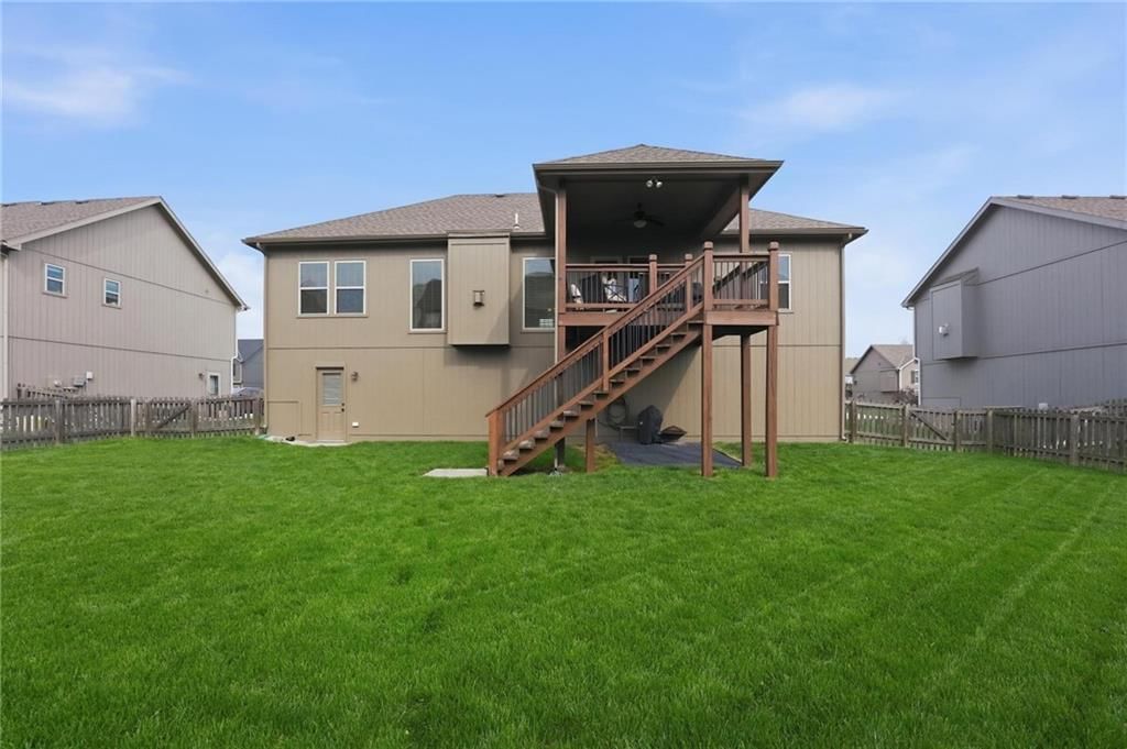 10818 N Oakland Avenue — photo 35