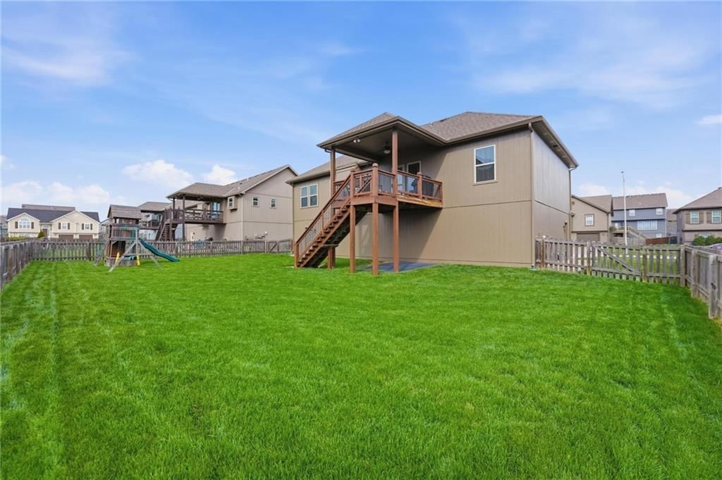 10818 N Oakland Avenue — photo 36
