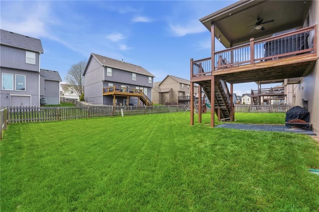 10818 N Oakland Avenue — photo 37