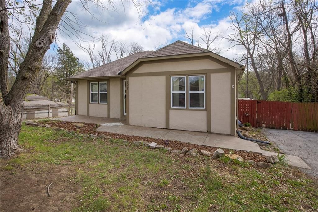 5521 Ash Avenue — photo 2