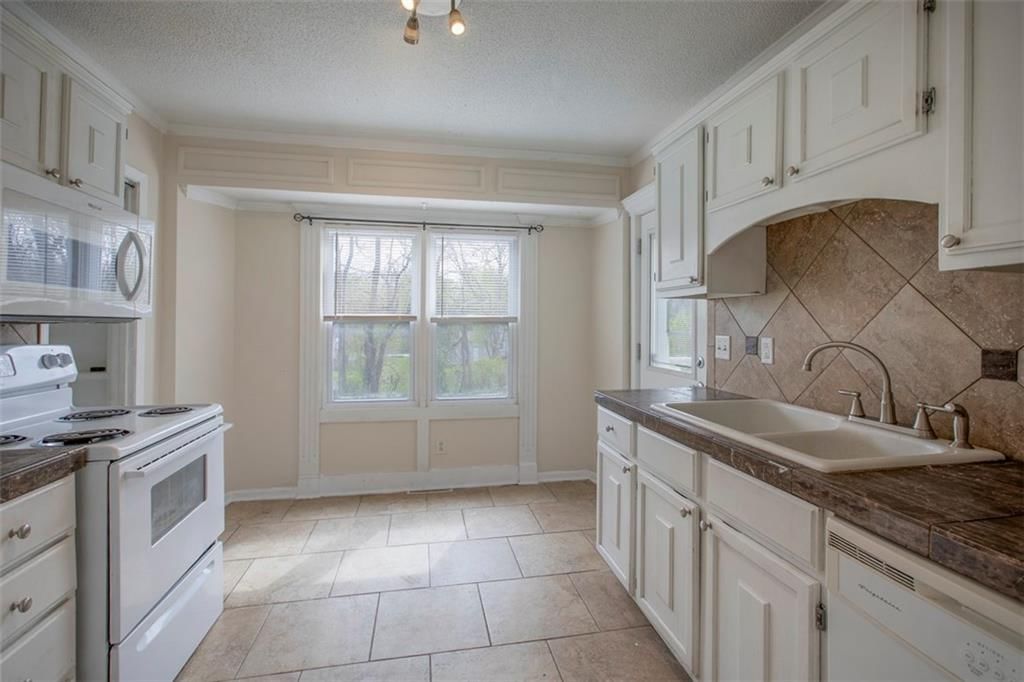 5521 Ash Avenue — photo 11