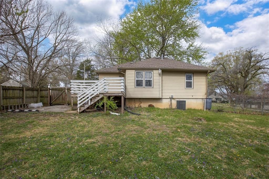 5521 Ash Avenue — photo 25
