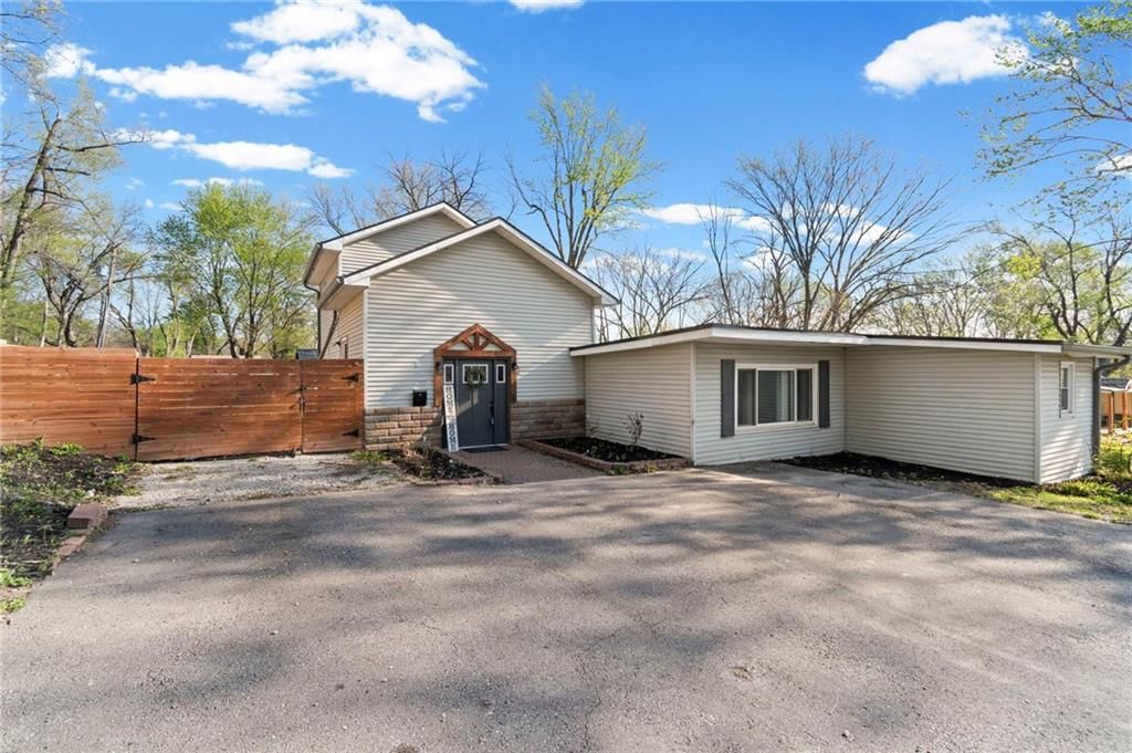 1205 SW South Avenue, Blue Springs, MO