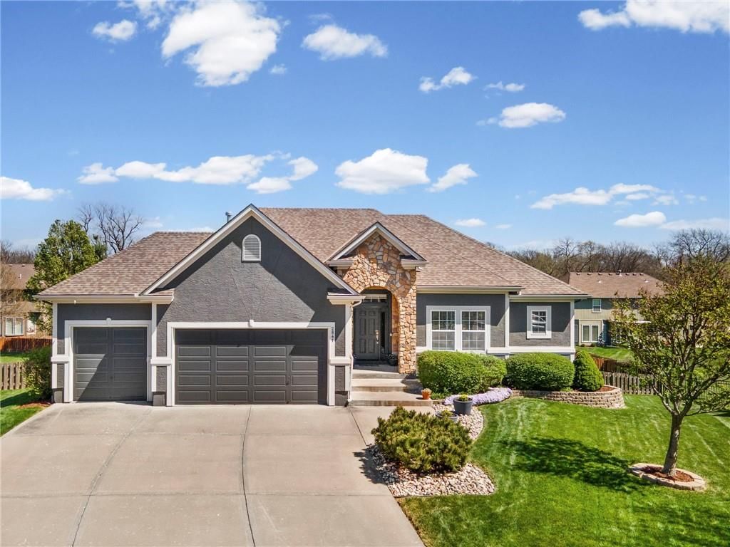 2841 NE Marywood Court, Lee's Summit, MO