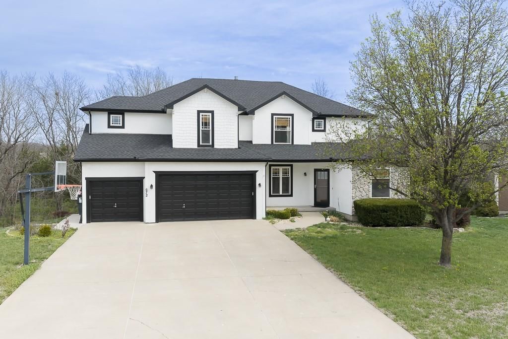 672 Everly Court, Lansing, KS