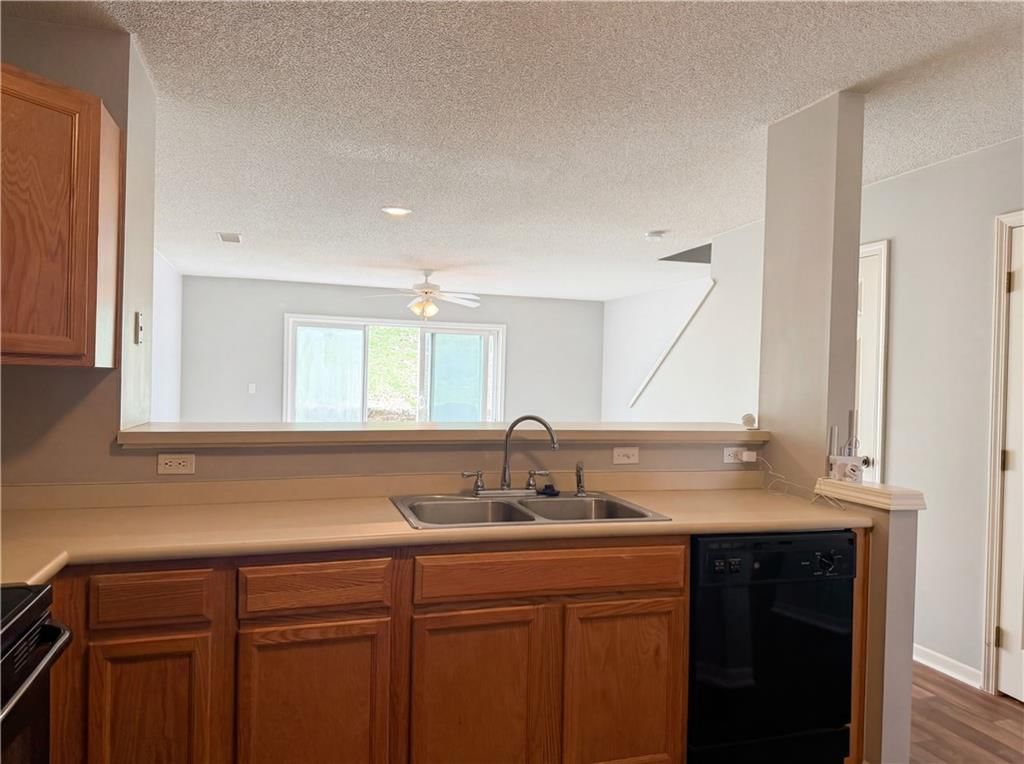 5536 N Fairmount Avenue — photo 8