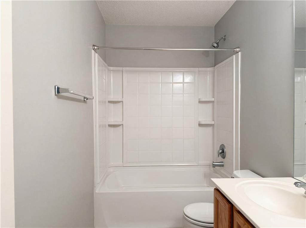 5536 N Fairmount Avenue — photo 12