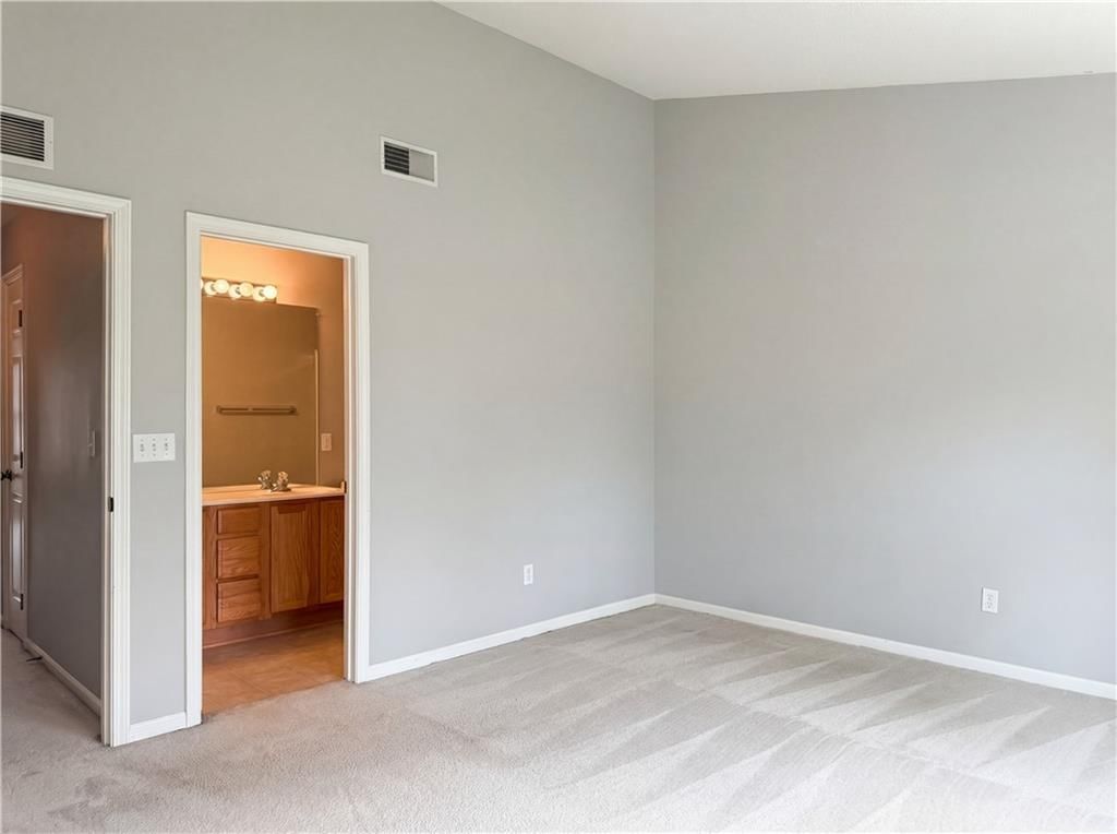 5536 N Fairmount Avenue — photo 14