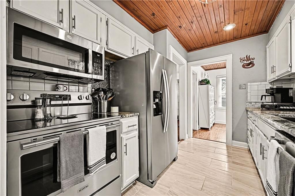 419 W 70th Terrace — photo 10